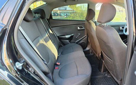 KIA Rio III рестайлинг, 2015 год, 880 000 рублей, 23 фотография