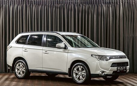 Mitsubishi Outlander III рестайлинг 3, 2014 год, 1 255 000 рублей, 3 фотография