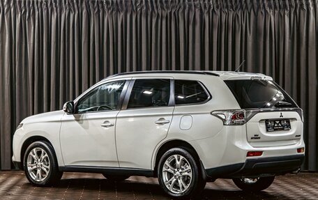 Mitsubishi Outlander III рестайлинг 3, 2014 год, 1 255 000 рублей, 4 фотография