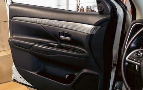 Mitsubishi Outlander III рестайлинг 3, 2014 год, 1 255 000 рублей, 12 фотография