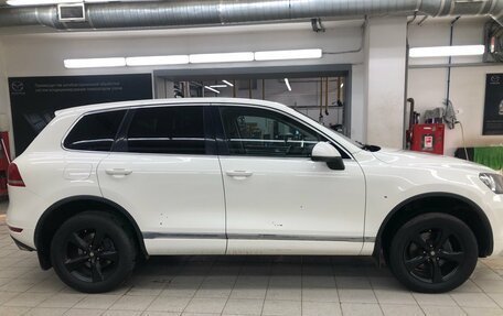 Volkswagen Touareg III, 2010 год, 1 647 059 рублей, 2 фотография