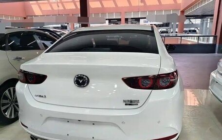 Mazda 3, 2025 год, 16 фотография