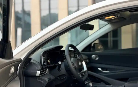 Hyundai Elantra, 2023 год, 1 390 000 рублей, 5 фотография