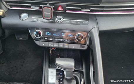 Hyundai Elantra, 2022 год, 2 080 000 рублей, 18 фотография