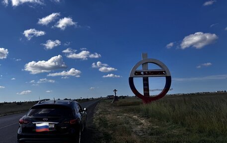 Infiniti QX70, 2014 год, 2 450 000 рублей, 18 фотография