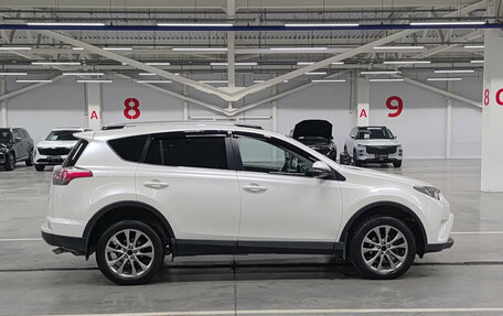 Toyota RAV4, 2017 год, 2 450 000 рублей, 8 фотография