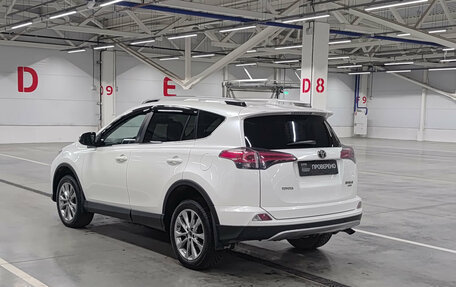 Toyota RAV4, 2017 год, 2 450 000 рублей, 11 фотография