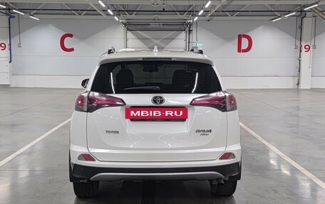 Toyota RAV4, 2017 год, 2 450 000 рублей, 10 фотография