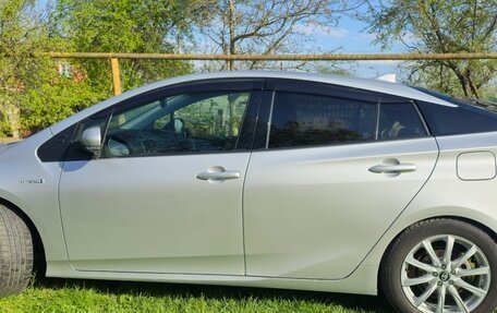 Toyota Prius IV XW50, 2018 год, 1 800 000 рублей, 5 фотография