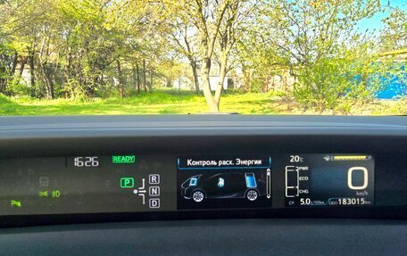 Toyota Prius IV XW50, 2018 год, 1 800 000 рублей, 11 фотография