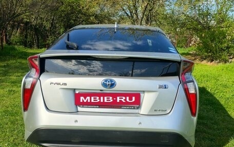 Toyota Prius IV XW50, 2018 год, 1 800 000 рублей, 3 фотография