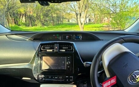 Toyota Prius IV XW50, 2018 год, 1 800 000 рублей, 10 фотография