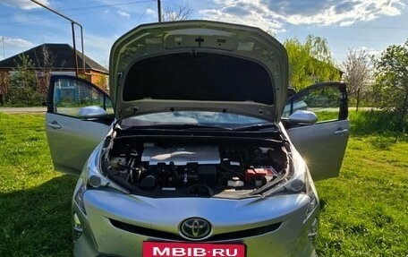 Toyota Prius IV XW50, 2018 год, 1 800 000 рублей, 30 фотография