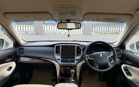 Toyota Crown, 2013 год, 1 950 000 рублей, 12 фотография