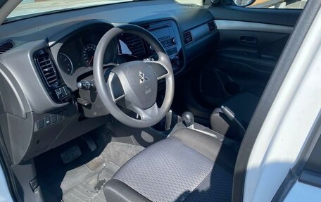 Mitsubishi Outlander III рестайлинг 3, 2015 год, 1 745 000 рублей, 7 фотография