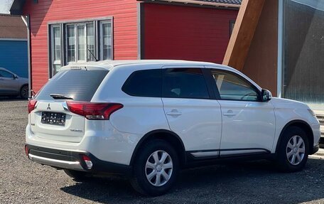 Mitsubishi Outlander III рестайлинг 3, 2015 год, 1 745 000 рублей, 4 фотография