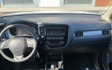 Mitsubishi Outlander III рестайлинг 3, 2015 год, 1 745 000 рублей, 8 фотография