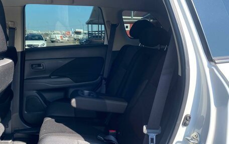 Mitsubishi Outlander III рестайлинг 3, 2015 год, 1 745 000 рублей, 11 фотография