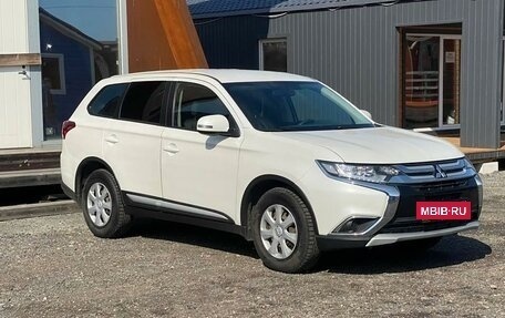 Mitsubishi Outlander III рестайлинг 3, 2015 год, 1 745 000 рублей, 3 фотография