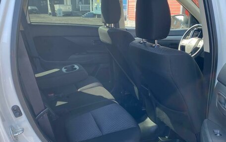 Mitsubishi Outlander III рестайлинг 3, 2015 год, 1 745 000 рублей, 12 фотография