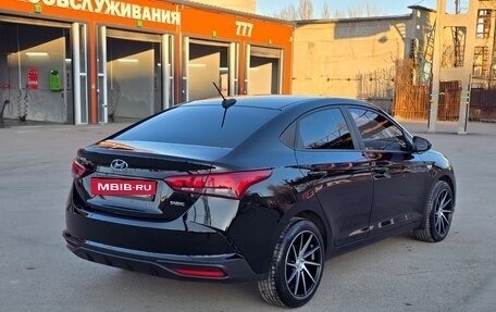 Hyundai Solaris II рестайлинг, 2021 год, 2 000 000 рублей, 3 фотография