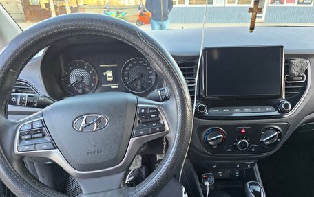 Hyundai Solaris II рестайлинг, 2021 год, 2 000 000 рублей, 15 фотография