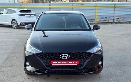 Hyundai Solaris II рестайлинг, 2021 год, 2 000 000 рублей, 10 фотография