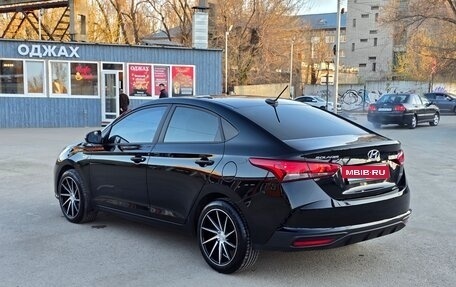 Hyundai Solaris II рестайлинг, 2021 год, 2 000 000 рублей, 4 фотография