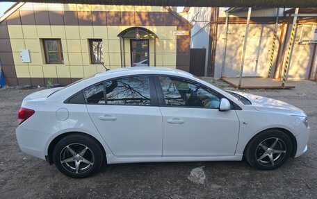Chevrolet Cruze II, 2010 год, 700 000 рублей, 3 фотография