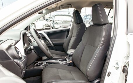 Toyota RAV4, 2019 год, 2 215 000 рублей, 11 фотография