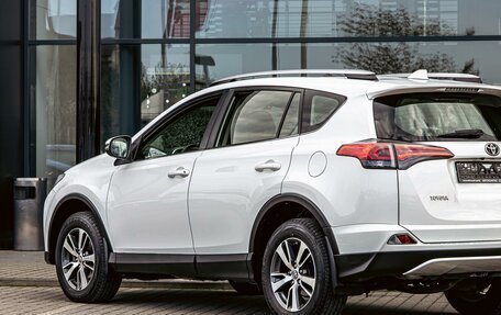 Toyota RAV4, 2019 год, 2 215 000 рублей, 8 фотография