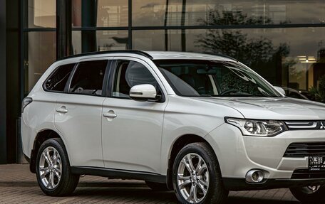 Mitsubishi Outlander III рестайлинг 3, 2014 год, 1 275 000 рублей, 7 фотография