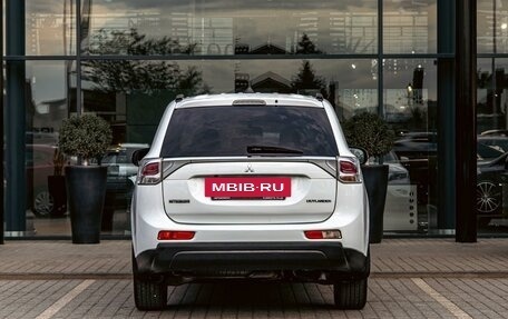 Mitsubishi Outlander III рестайлинг 3, 2014 год, 1 275 000 рублей, 5 фотография