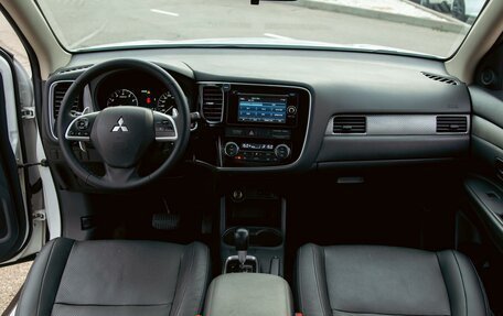 Mitsubishi Outlander III рестайлинг 3, 2014 год, 1 275 000 рублей, 15 фотография