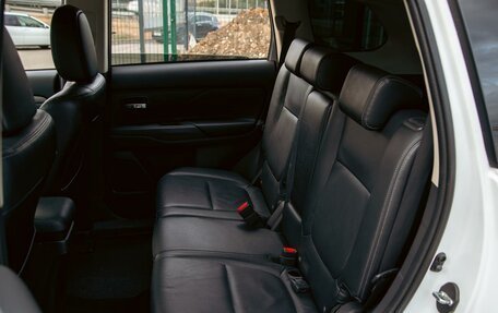 Mitsubishi Outlander III рестайлинг 3, 2014 год, 1 275 000 рублей, 16 фотография