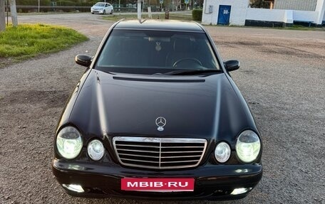 Mercedes-Benz E-Класс, 2001 год, 520 000 рублей, 1 фотография