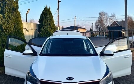 KIA Rio IV, 2021 год, 1 550 000 рублей, 1 фотография