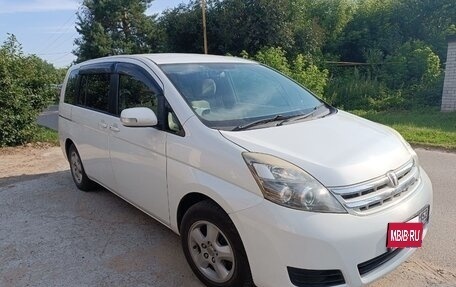 Toyota ISis I, 2010 год, 800 000 рублей, 1 фотография