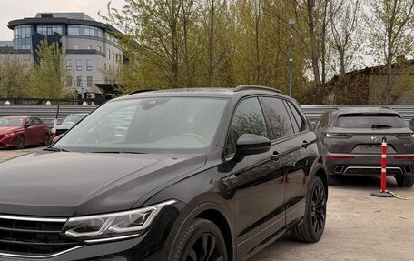 Volkswagen Tiguan II, 2023 год, 3 765 000 рублей, 2 фотография