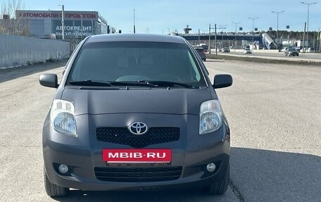 Toyota Yaris III рестайлинг, 2008 год, 590 000 рублей, 3 фотография