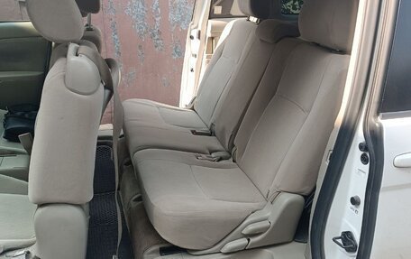 Toyota ISis I, 2010 год, 800 000 рублей, 5 фотография