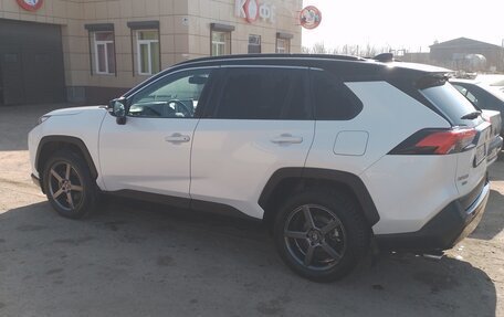 Toyota RAV4, 2022 год, 3 820 000 рублей, 9 фотография