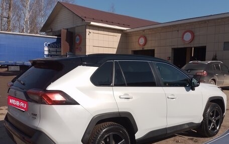 Toyota RAV4, 2022 год, 3 820 000 рублей, 8 фотография