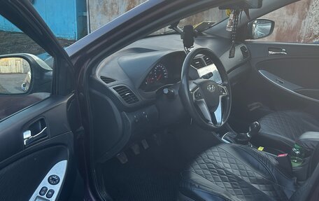 Hyundai Solaris II рестайлинг, 2011 год, 690 000 рублей, 13 фотография