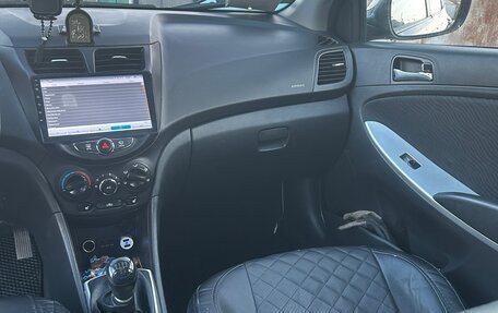 Hyundai Solaris II рестайлинг, 2011 год, 690 000 рублей, 14 фотография