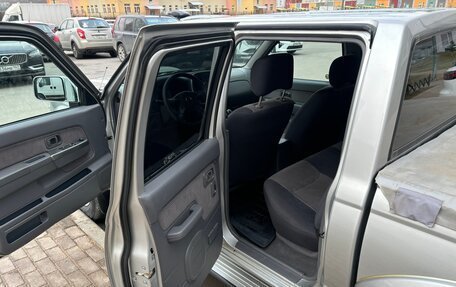 Nissan NP300, 2012 год, 1 950 000 рублей, 4 фотография