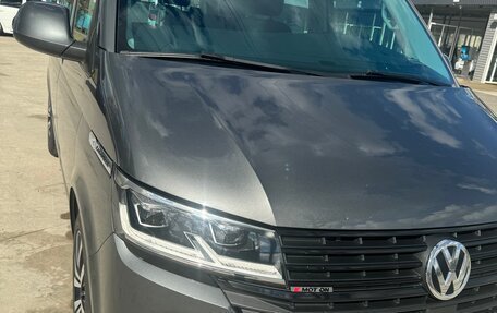 Volkswagen Caravelle T6 рестайлинг, 2020 год, 3 699 000 рублей, 1 фотография