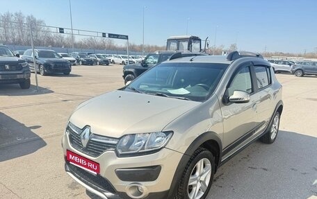 Renault Sandero II рестайлинг, 2015 год, 868 000 рублей, 1 фотография