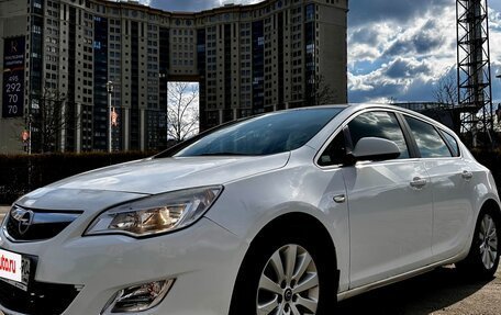 Opel Astra J, 2011 год, 650 000 рублей, 1 фотография