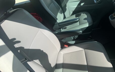 Volkswagen Caravelle T6 рестайлинг, 2020 год, 3 699 000 рублей, 6 фотография